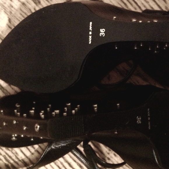 BLACK LTHR STUDDED WEDGE PLATFORMS - Picture 4 of 4